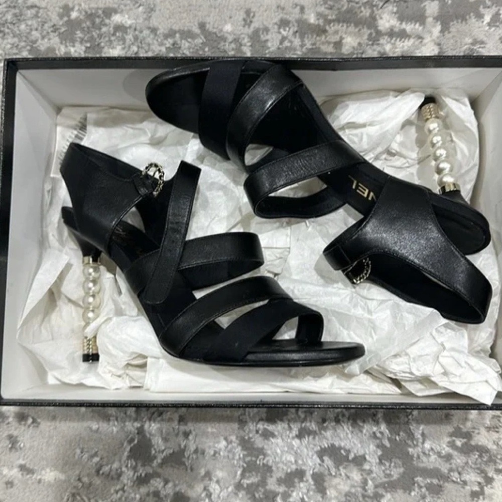 Chanel - Picture 6 of 6